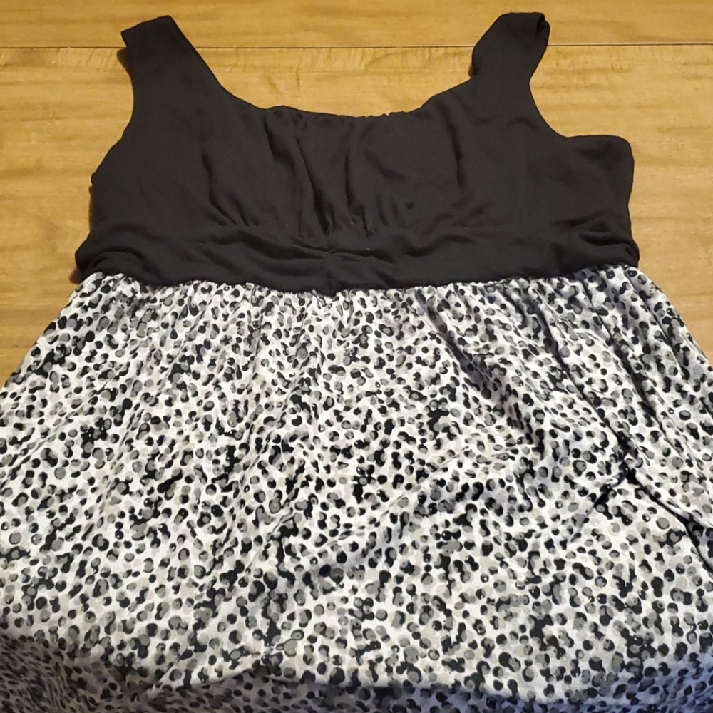 Fits like XL or 1X dress